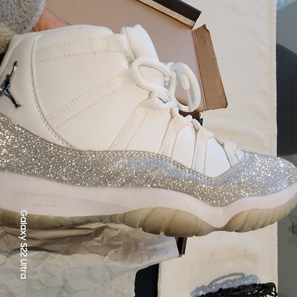 Air Jordan 11 Retro White and Silver Sneakers with Glitter Accents - Picture 4 of 11